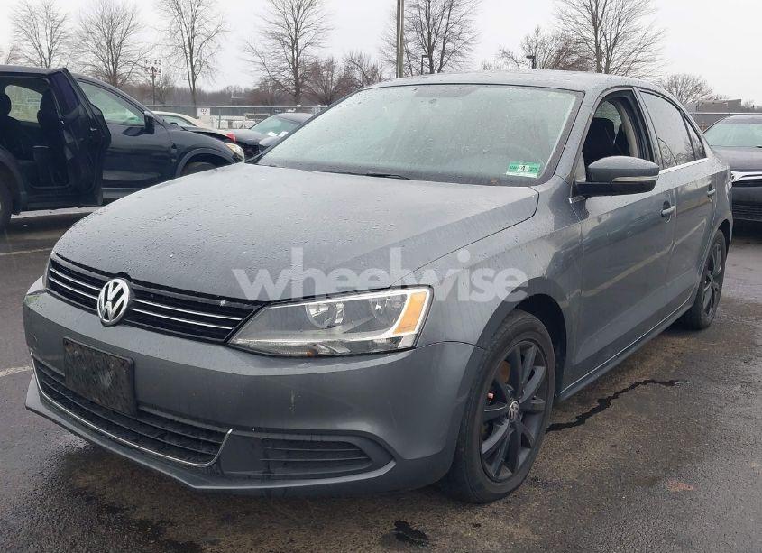 Photo 2 of 2014 Volkswagen Jetta SEDAN (VIN 3VWD17AJ0EM372082)