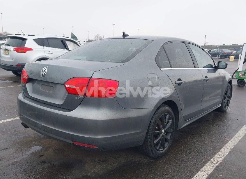 Photo 4 of 2014 Volkswagen Jetta SEDAN (VIN 3VWD17AJ0EM372082)