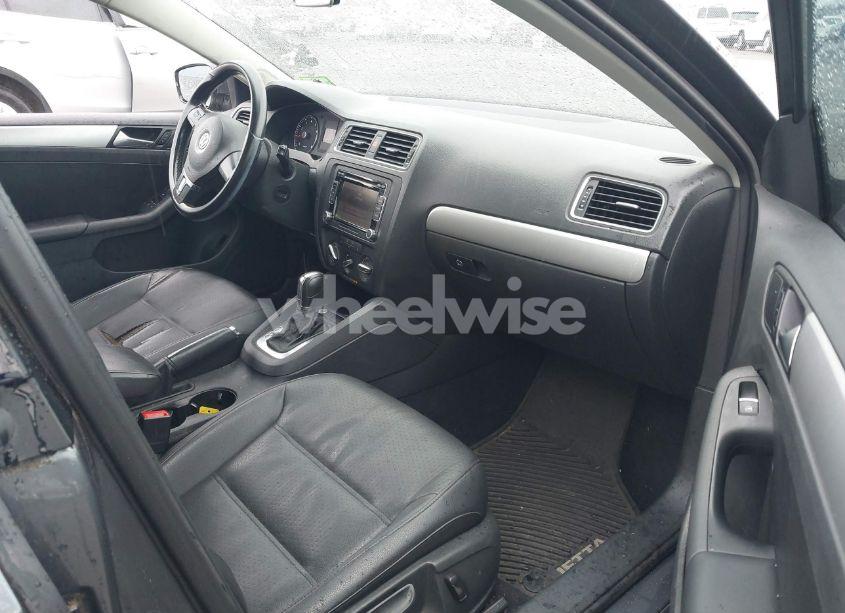 Photo 5 of 2014 Volkswagen Jetta SEDAN (VIN 3VWD17AJ0EM372082)