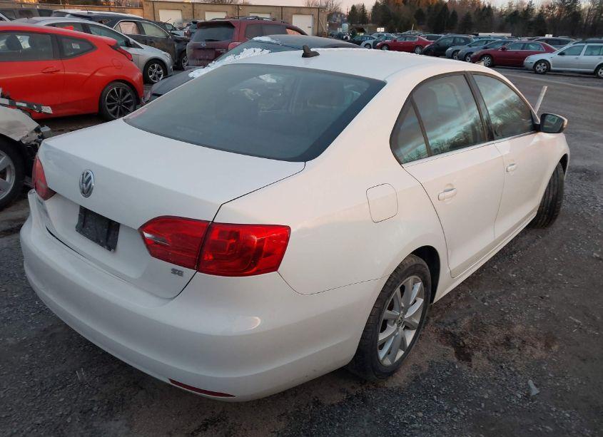 Photo 4 of 2014 Volkswagen Jetta 1.8T SE (VIN 3VWD17AJ0EM374074)