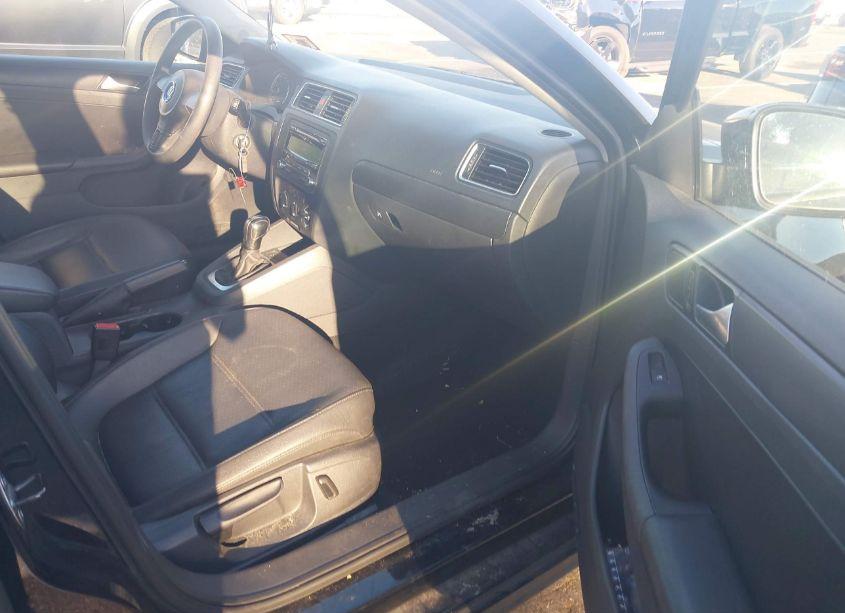 Photo 5 of 2014 Volkswagen Jetta 1.8T SE (VIN 3VWD17AJ0EM380408)