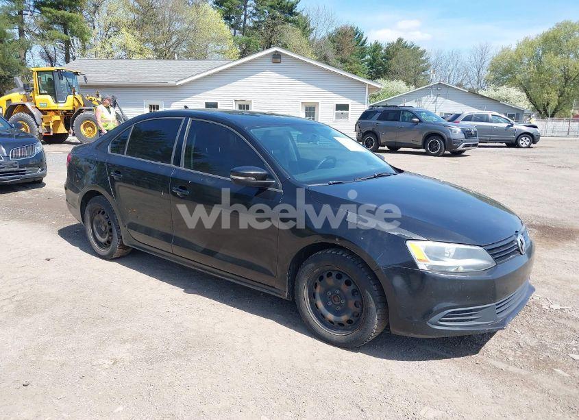 2014 Volkswagen Jetta 1.8T SE (VIN 3VWD17AJ0EM396110) main photo