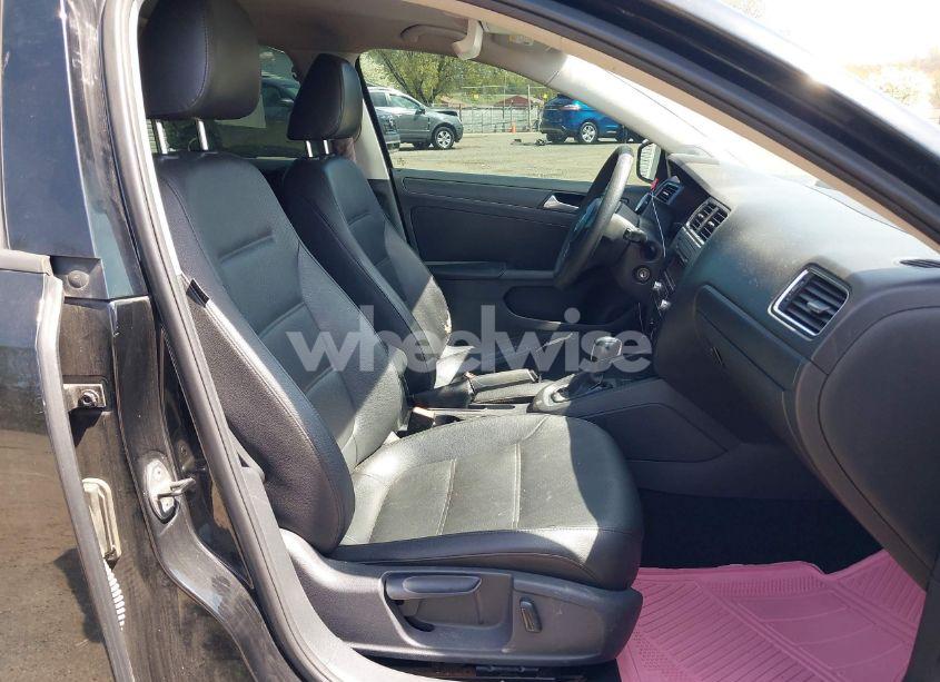Photo 5 of 2014 Volkswagen Jetta 1.8T SE (VIN 3VWD17AJ0EM396110)