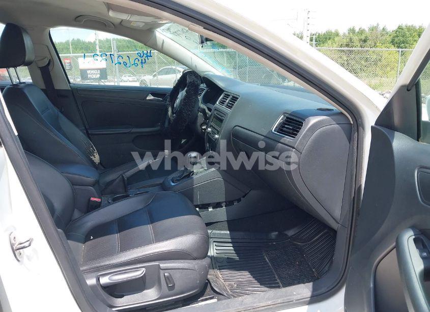 Photo 5 of 2014 Volkswagen Jetta 1.8T SE (VIN 3VWD17AJ0EM416579)