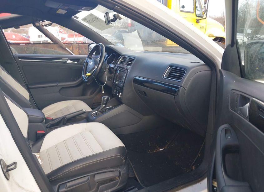 Photo 5 of 2015 Volkswagen Jetta 1.8T SPORT (VIN 3VWD17AJ0FM215055)