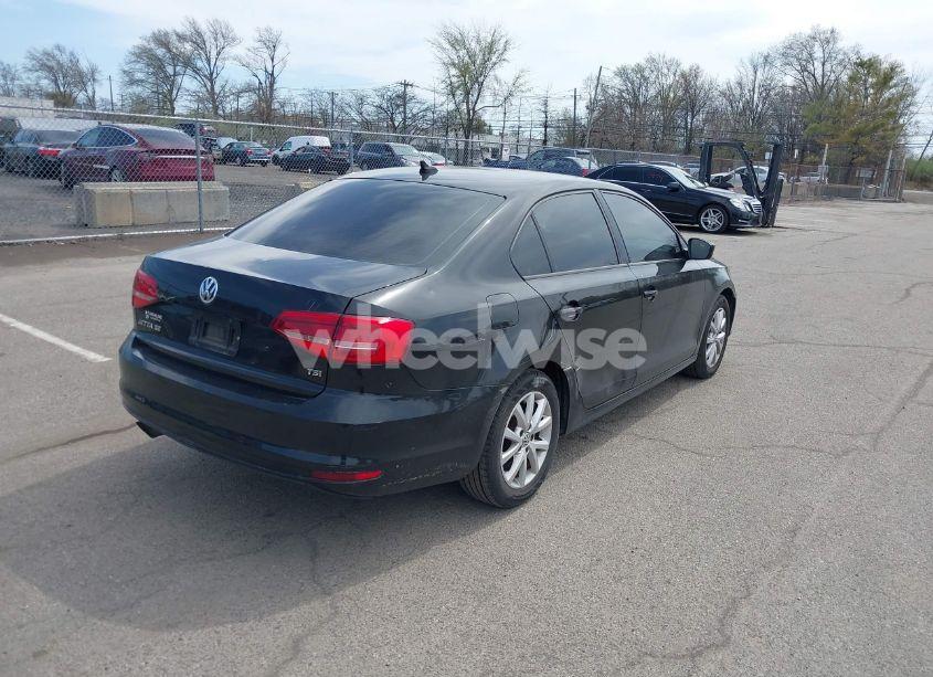 Photo 4 of 2015 Volkswagen Jetta 1.8T SE (VIN 3VWD17AJ0FM218263)