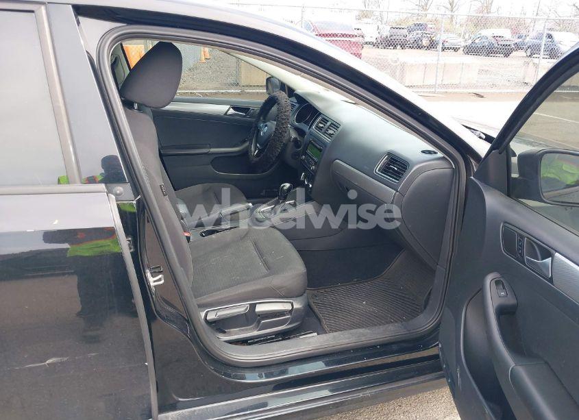 Photo 5 of 2015 Volkswagen Jetta 1.8T SE (VIN 3VWD17AJ0FM218263)