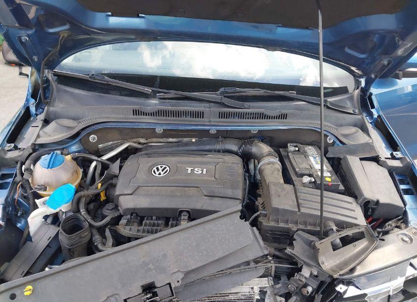 Photo 10 of 2015 Volkswagen Jetta 1.8T SE (VIN 3VWD17AJ0FM253790)