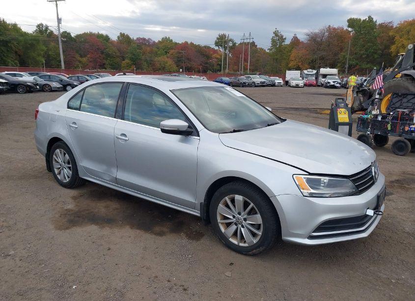 2015 Volkswagen Jetta 1.8T SE (VIN 3VWD17AJ0FM253871) main photo