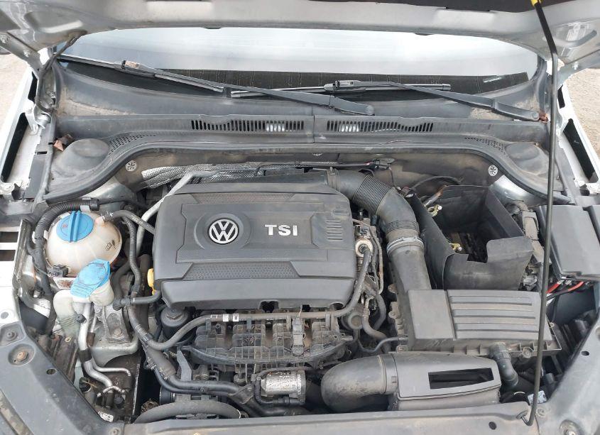 Photo 10 of 2015 Volkswagen Jetta 1.8T SE (VIN 3VWD17AJ0FM253871)