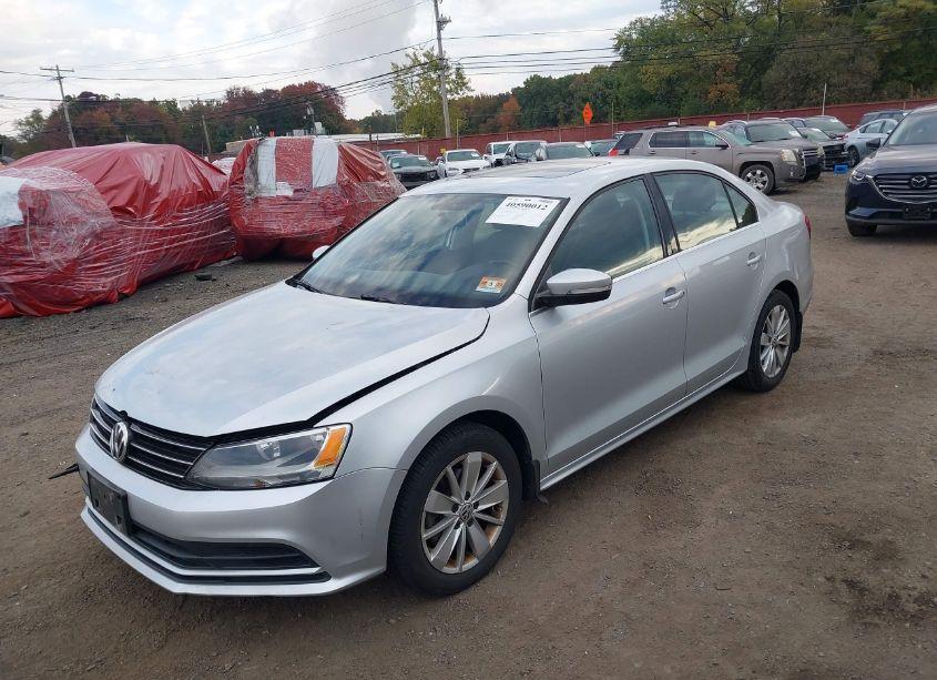 Photo 2 of 2015 Volkswagen Jetta 1.8T SE (VIN 3VWD17AJ0FM253871)