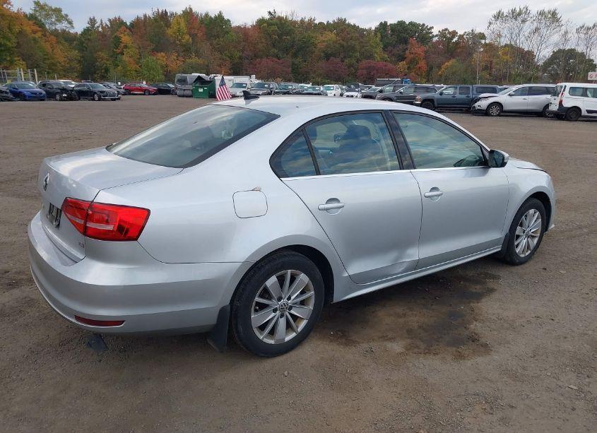 Photo 4 of 2015 Volkswagen Jetta 1.8T SE (VIN 3VWD17AJ0FM253871)