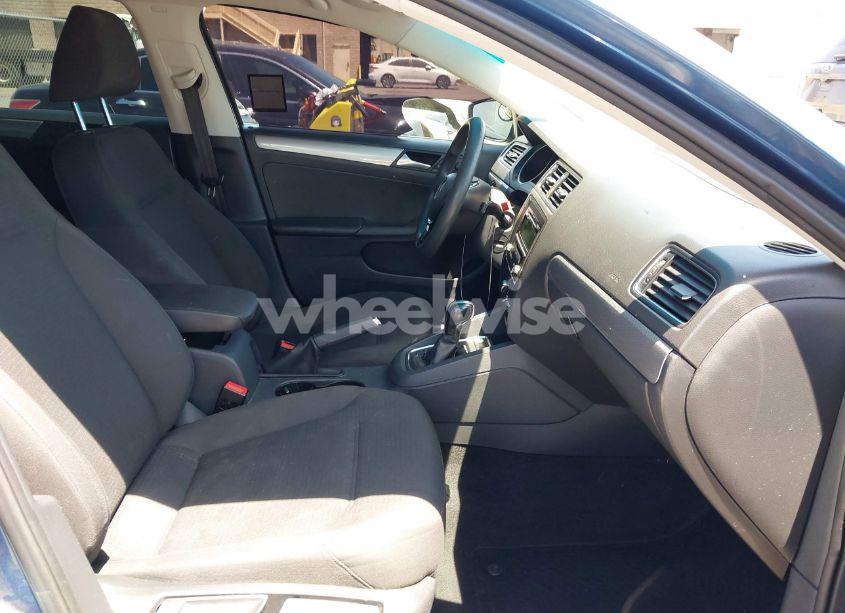 Photo 5 of 2015 Volkswagen Jetta 1.8T SE (VIN 3VWD17AJ0FM258133)