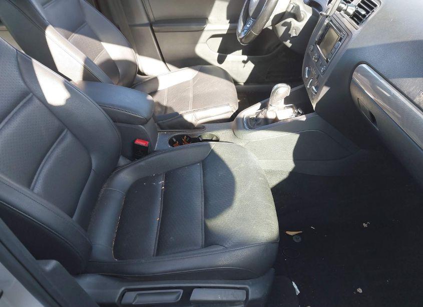 Photo 5 of 2015 Volkswagen Jetta 1.8T SE (VIN 3VWD17AJ0FM350407)