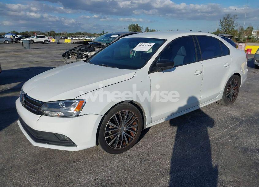 Photo 2 of 2015 Volkswagen Jetta 1.8T SPORT (VIN 3VWD17AJ0FM400349)