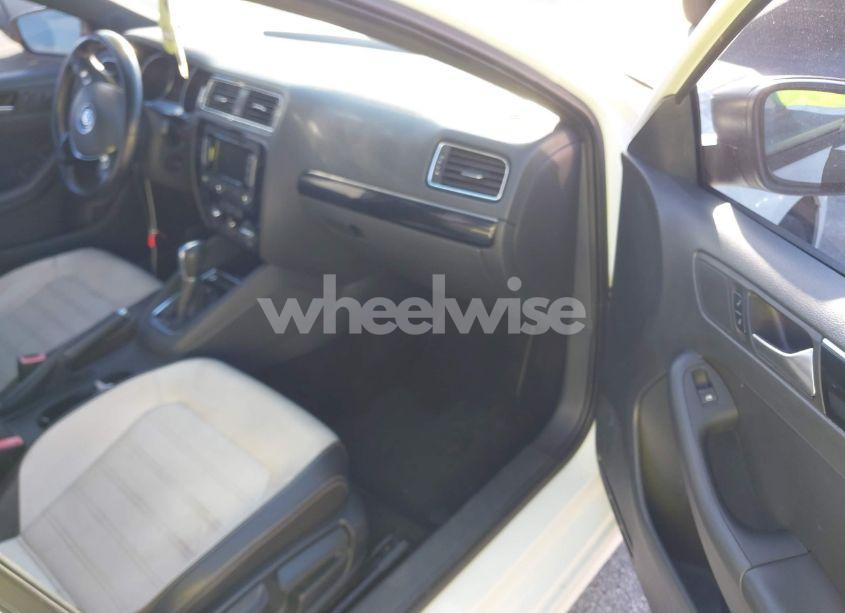 Photo 5 of 2015 Volkswagen Jetta 1.8T SPORT (VIN 3VWD17AJ0FM400349)