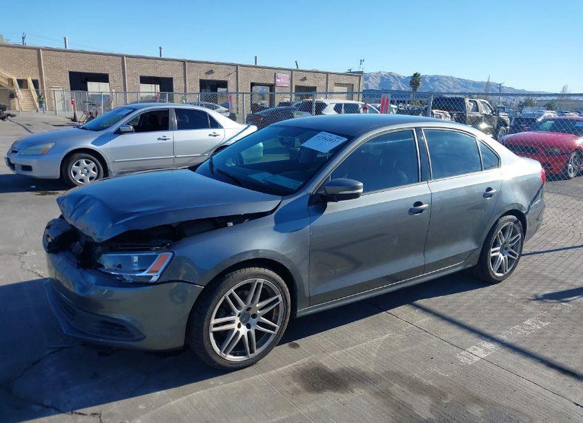 Photo 2 of 2014 Volkswagen Jetta 1.8T SE (VIN 3VWD17AJ1EM241260)