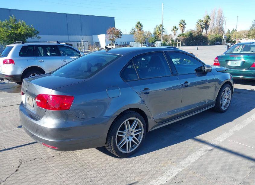 Photo 4 of 2014 Volkswagen Jetta 1.8T SE (VIN 3VWD17AJ1EM241260)