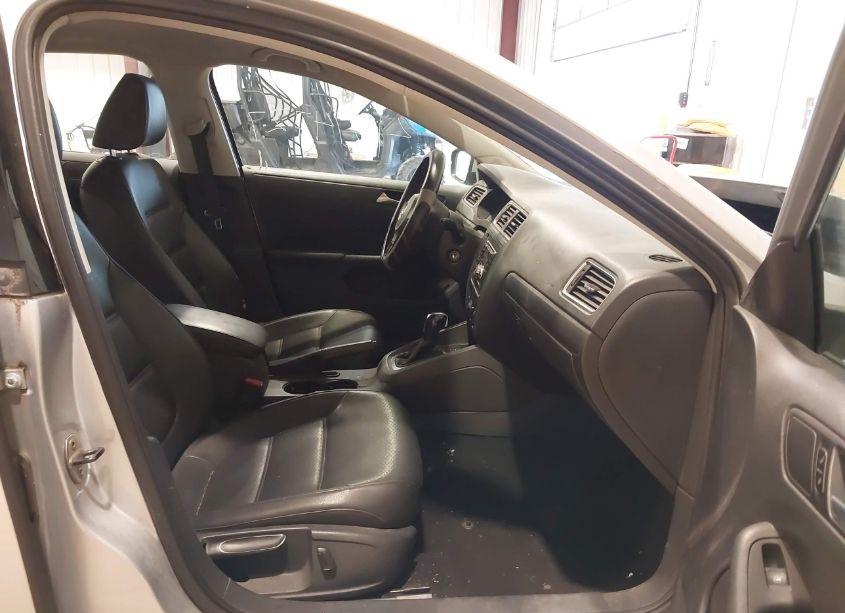 Photo 5 of 2014 Volkswagen Jetta 1.8T SE (VIN 3VWD17AJ1EM261153)