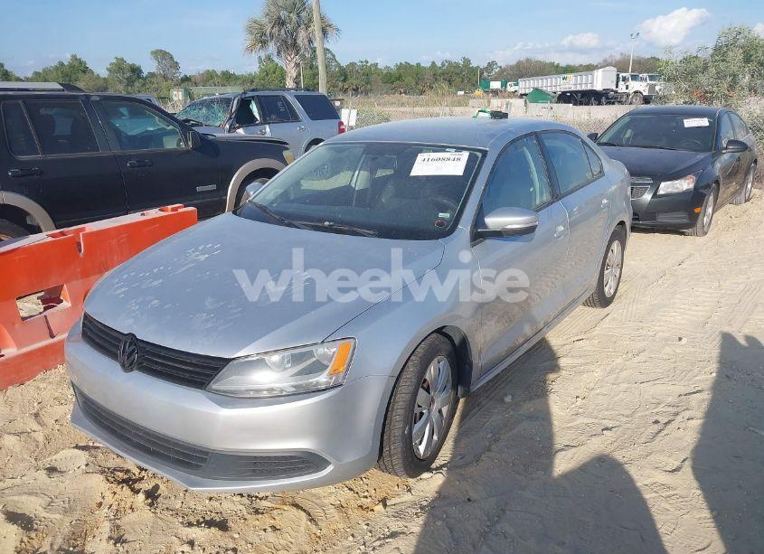 Photo 2 of 2014 Volkswagen Jetta 1.8T SE (VIN 3VWD17AJ1EM289163)