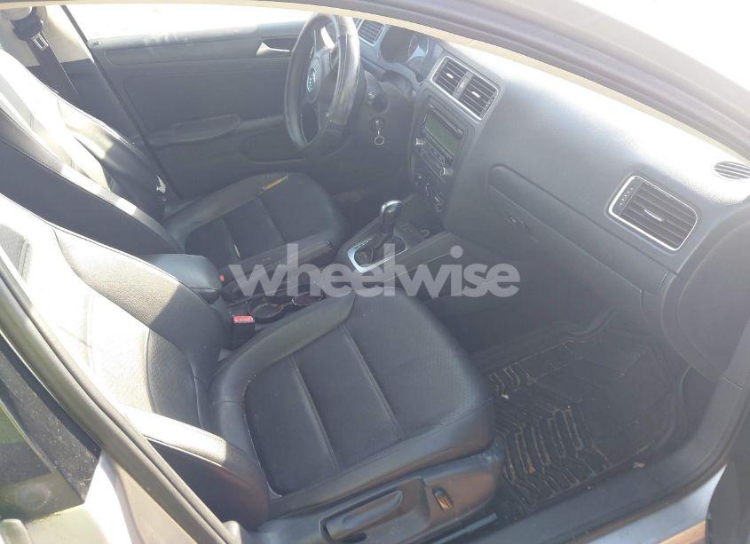 Photo 5 of 2014 Volkswagen Jetta 1.8T SE (VIN 3VWD17AJ1EM289163)