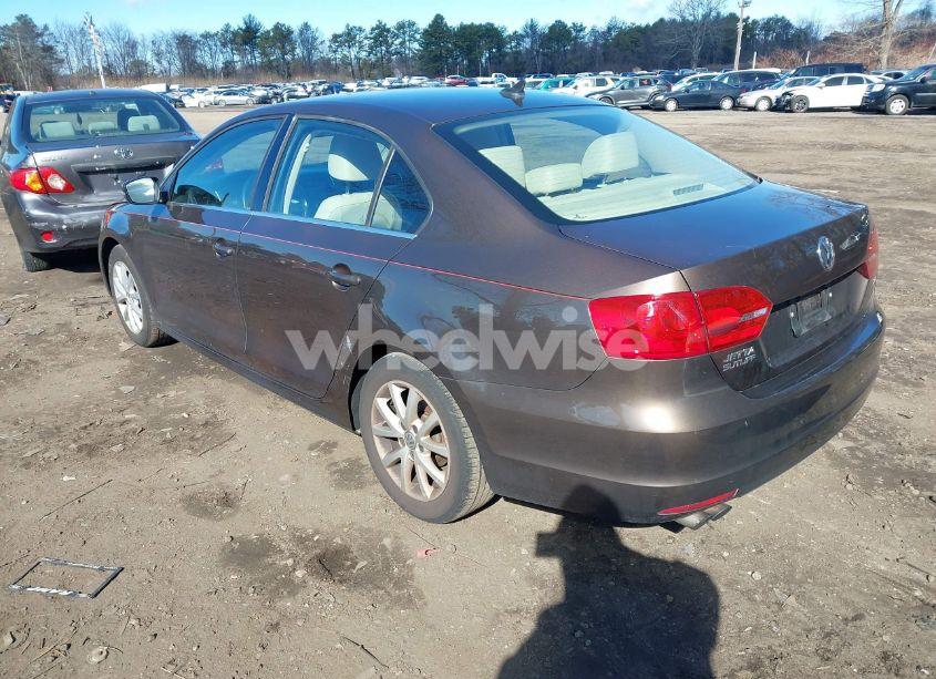 Photo 3 of 2014 Volkswagen Jetta 1.8T SE (VIN 3VWD17AJ1EM302834)