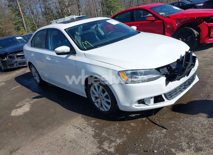 2014 Volkswagen Jetta 1.8T SE (VIN 3VWD17AJ1EM352293) main photo