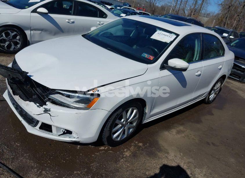 Photo 2 of 2014 Volkswagen Jetta 1.8T SE (VIN 3VWD17AJ1EM352293)