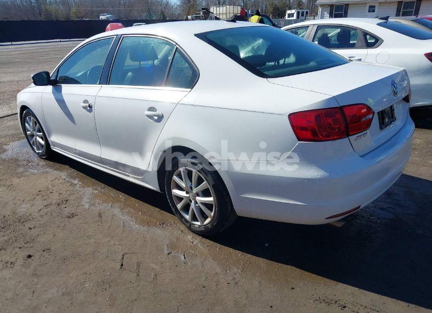 Photo 3 of 2014 Volkswagen Jetta 1.8T SE (VIN 3VWD17AJ1EM352293)