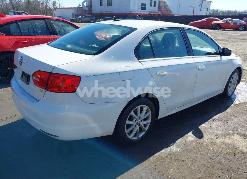 Photo 4 of 2014 Volkswagen Jetta 1.8T SE (VIN 3VWD17AJ1EM352293)