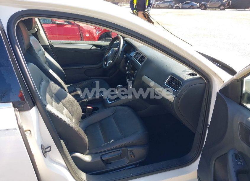 Photo 5 of 2014 Volkswagen Jetta 1.8T SE (VIN 3VWD17AJ1EM352293)