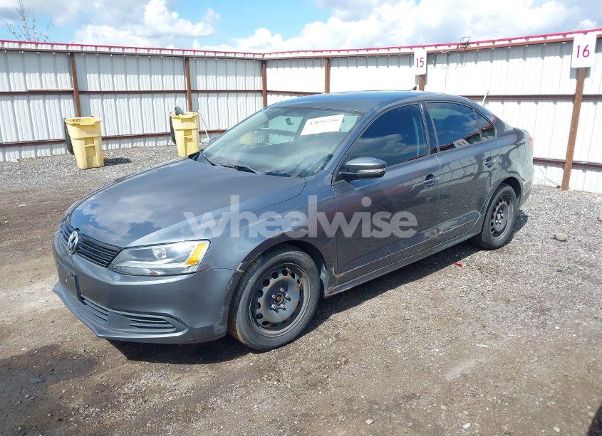 Photo 2 of 2014 Volkswagen Jetta 1.8T SE (VIN 3VWD17AJ1EM359809)