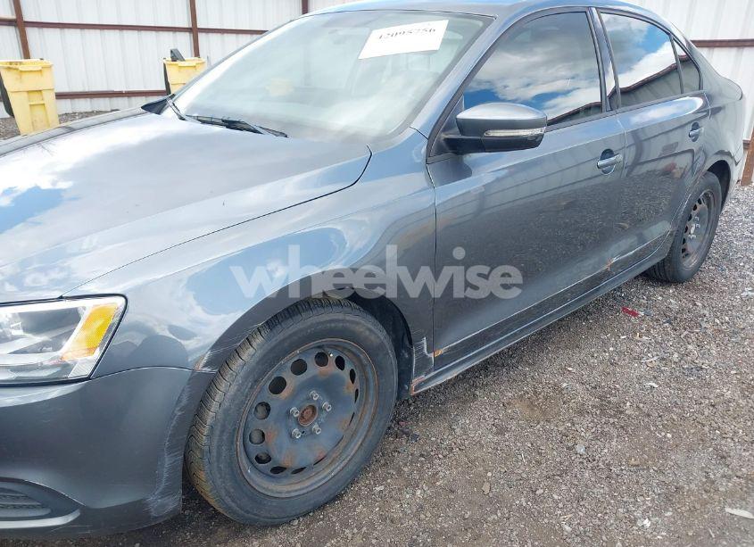 Photo 6 of 2014 Volkswagen Jetta 1.8T SE (VIN 3VWD17AJ1EM359809)