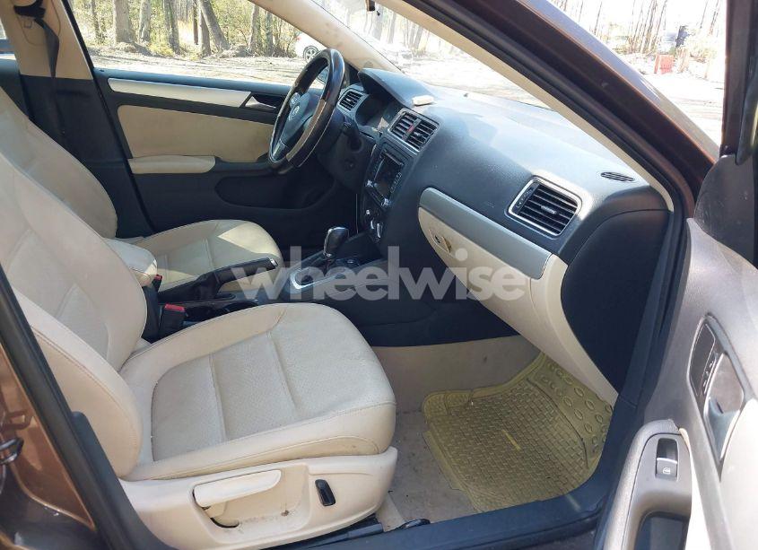 Photo 5 of 2014 Volkswagen Jetta 1.8T SE (VIN 3VWD17AJ1EM361348)