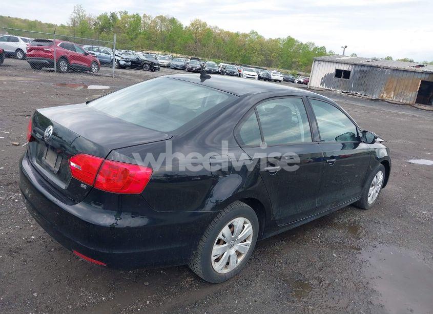 Photo 4 of 2014 Volkswagen Jetta 1.8T SE (VIN 3VWD17AJ1EM409253)