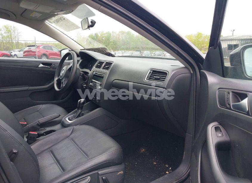 Photo 5 of 2014 Volkswagen Jetta 1.8T SE (VIN 3VWD17AJ1EM409253)