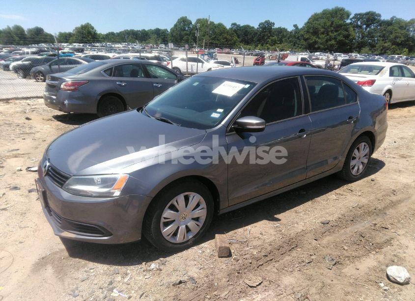 Photo 2 of 2014 Volkswagen Jetta 1.8T SE (VIN 3VWD17AJ1EM412833)