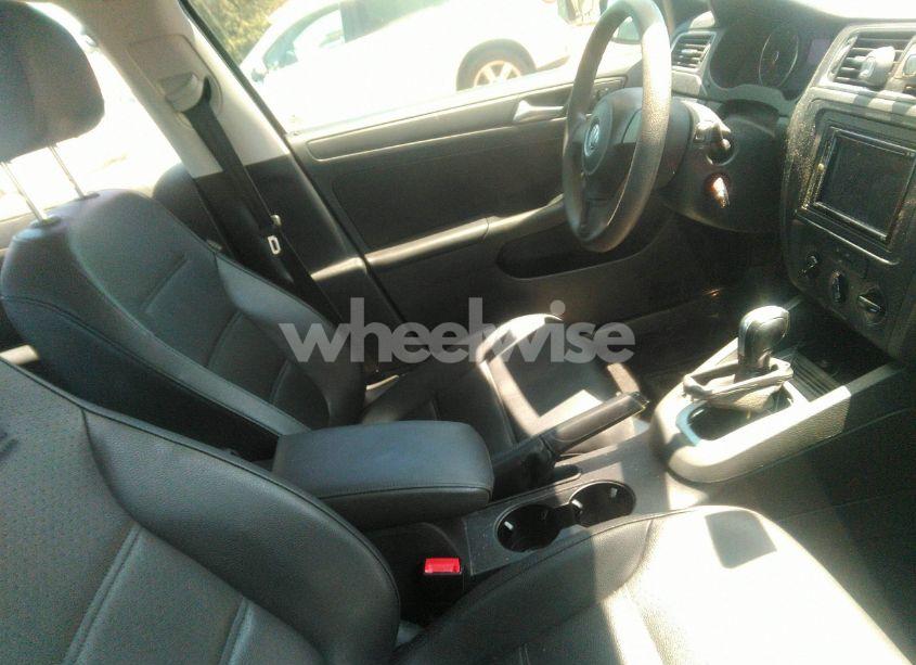 Photo 5 of 2014 Volkswagen Jetta 1.8T SE (VIN 3VWD17AJ1EM412833)