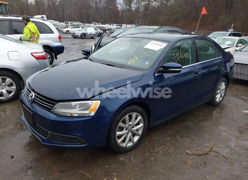 Photo 2 of 2014 Volkswagen Jetta 1.8T SE (VIN 3VWD17AJ1EM442012)