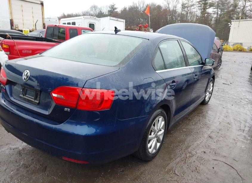 Photo 4 of 2014 Volkswagen Jetta 1.8T SE (VIN 3VWD17AJ1EM442012)