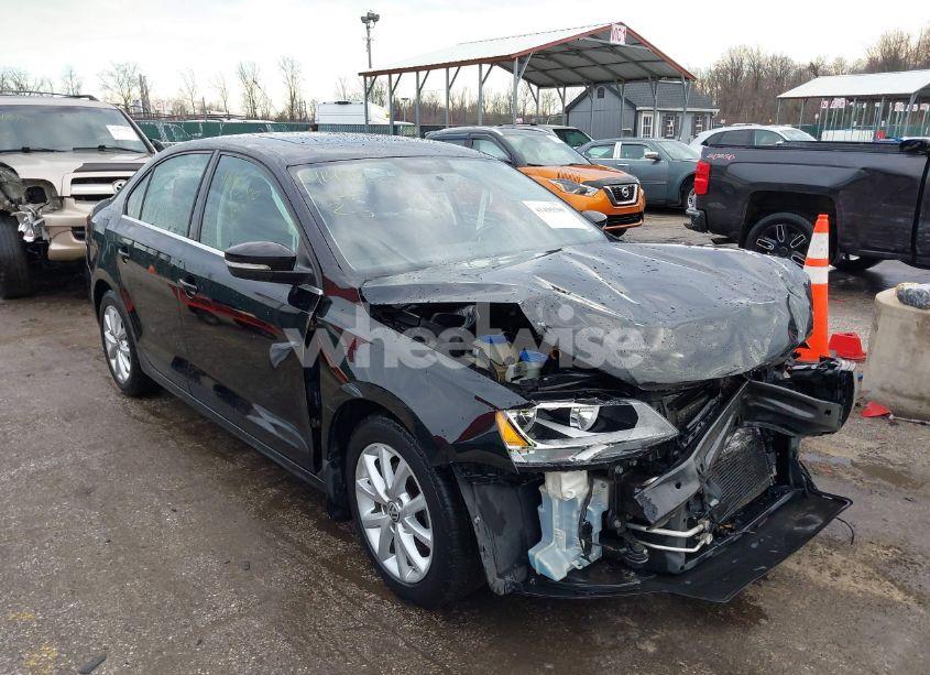 2014 Volkswagen Jetta 1.8T SE (VIN 3VWD17AJ1EM443502) main photo