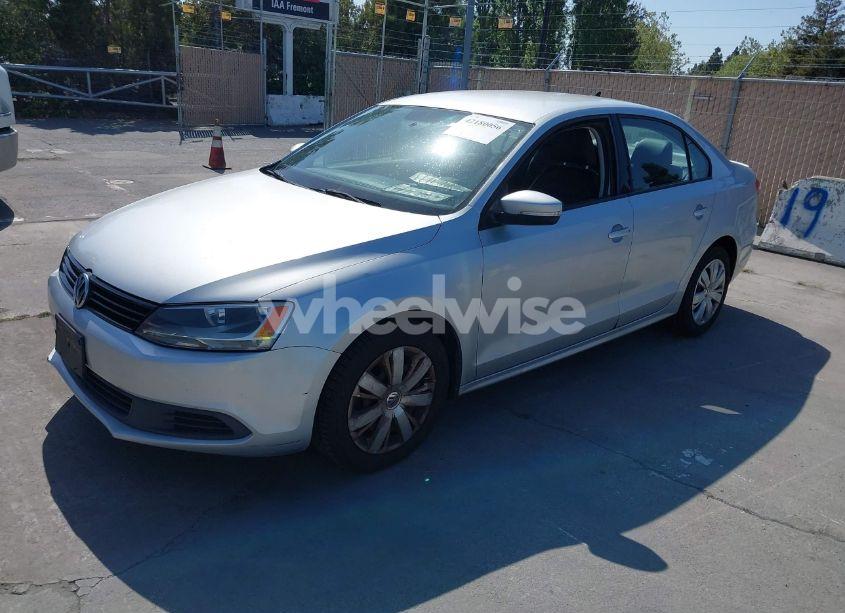 Photo 2 of 2014 Volkswagen Jetta 1.8T SE (VIN 3VWD17AJ1EM445587)