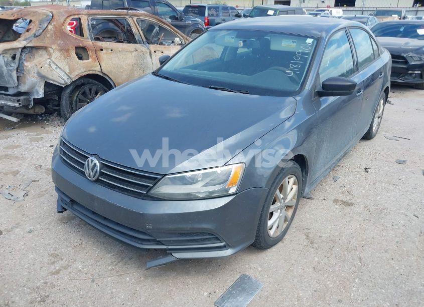 Photo 2 of 2015 Volkswagen Jetta 1.8T SE (VIN 3VWD17AJ1FM241454)