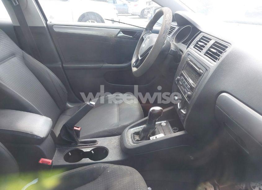 Photo 5 of 2015 Volkswagen Jetta 1.8T SE (VIN 3VWD17AJ1FM241454)