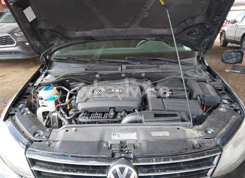 Photo 10 of 2015 Volkswagen Jetta 1.8T SE (VIN 3VWD17AJ1FM256763)