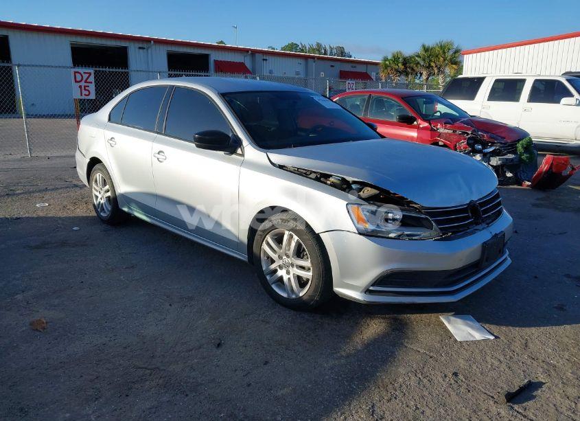 2015 Volkswagen Jetta 1.8T SE (VIN 3VWD17AJ1FM352330) main photo