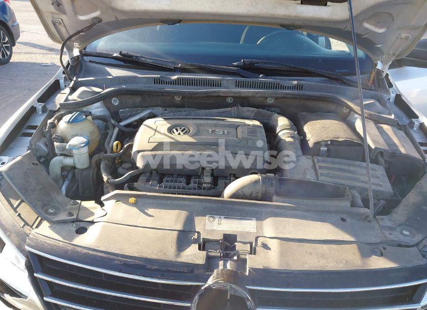 Photo 10 of 2015 Volkswagen Jetta 1.8T SE (VIN 3VWD17AJ1FM352330)