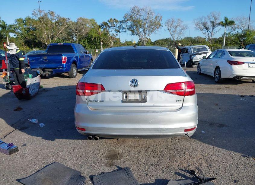 Photo 16 of 2015 Volkswagen Jetta 1.8T SE (VIN 3VWD17AJ1FM352330)
