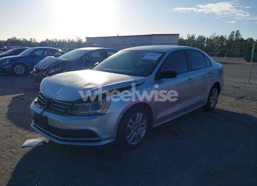 Photo 2 of 2015 Volkswagen Jetta 1.8T SE (VIN 3VWD17AJ1FM352330)