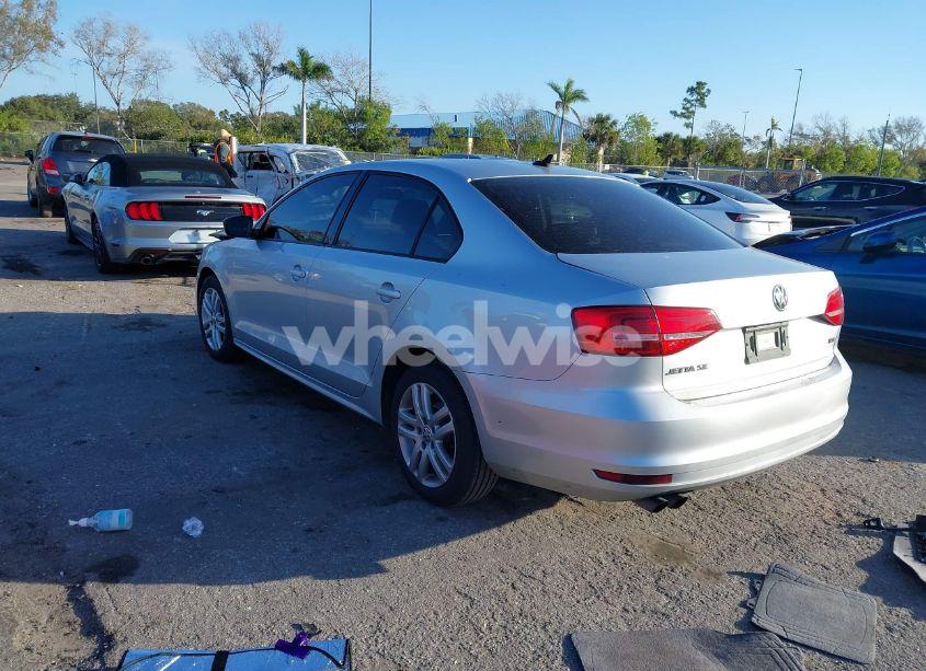 Photo 3 of 2015 Volkswagen Jetta 1.8T SE (VIN 3VWD17AJ1FM352330)